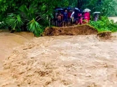 হালুয়াঘাটে পাহাড়ি ঢলে নিম্নাঞ্চল প্লাবিত, পানিবন্দি হাজারো মানুষ
