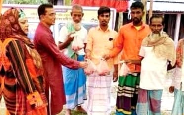 ব্রহ্মপুত্রের চরাঞ্চলের দুর্গম অসহায় তিন শতাধিক পরিবারের মাঝে কুরবানির গোশত বিতরণ