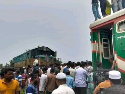 গফরগাঁওয়ে ট্রেনের ইঞ্জিনের কাপলিং ভেঙে দুই ঘন্টা ট্রেন চলাচল বন্ধ