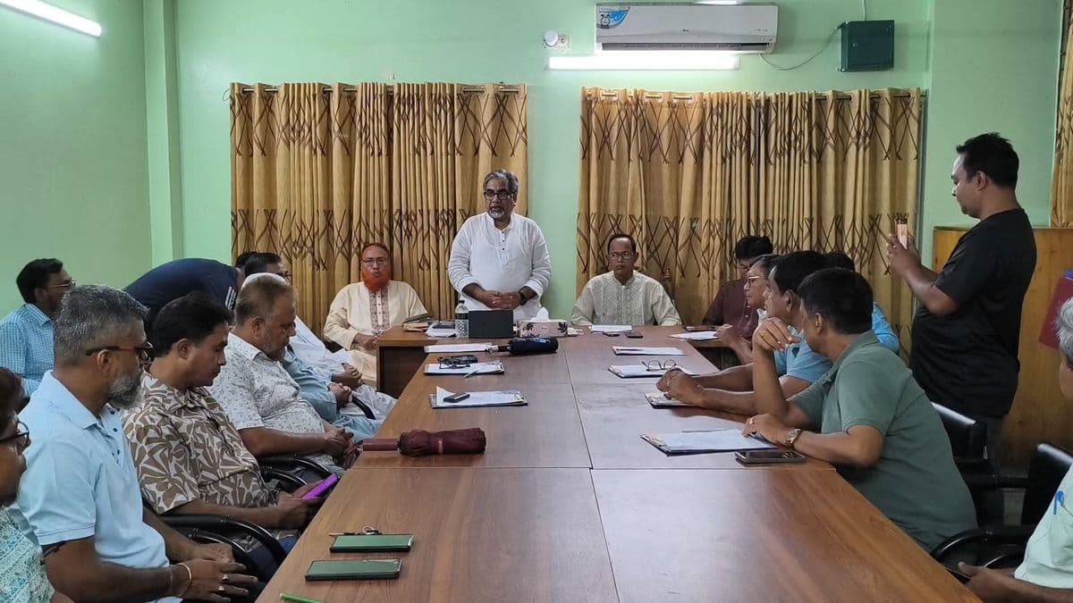 হালুয়াঘাট কয়লা আমদানী-রপ্তানী কারক গ্রুপের নবনির্বাচিত  কমিটির শপথ গ্রহণ