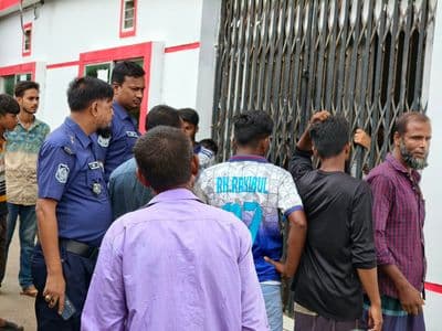 ঈশ্বরগঞ্জে বিদ্যু অফিসে হামলা-ভাঙচুর, কর্মকর্তা আহত