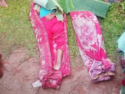  তারাকান্দায় কাভার্ডভ্যানচাপায় প্রাণ গেল দুই বোনের