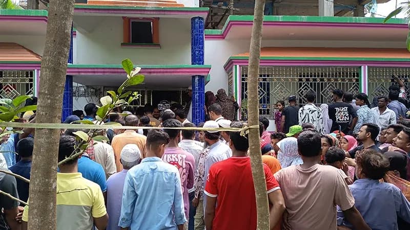 কাপাসিয়ায় স্ত্রী ও সন্তানসহ একই পরিবারের পাঁচজনকে গলা কেটে হত্যা