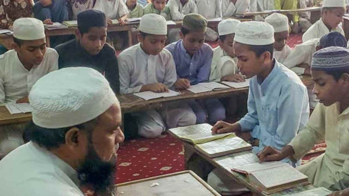 পশ্চিমবঙ্গের রাজ্য জুড়ে মাদ্রাসার সমীক্ষা শুরু : ৫ জুলাইয়ের মধ্যে জেলাভিত্তিক রিপোর্ট দেয়ার নির্দেশ 