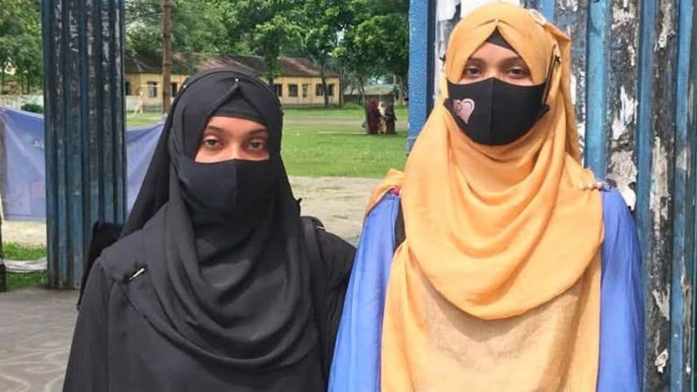 ২২ হাজার টাকায় এইচএসসি পরীক্ষার প্রবেশপত্র দেওয়ার প্রলোভন পিওনের : পরীক্ষা দেওয়া হলো না দুই ছাত্রীর