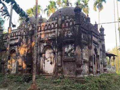 জরাজীর্ণ হয়ে পড়েছে ৭০০ বছরের ভূঁইয়া বাড়ি জামে মসজিদ