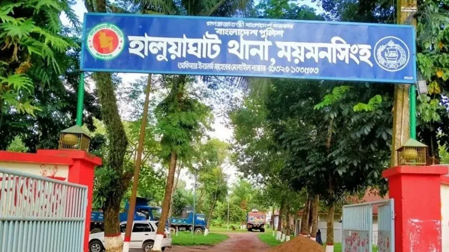 জমি নিয়ে কথা-কাটাকাটির সময় ধাক্কায় মায়ের মৃত্যু : পুত্রবধূসহ ছেলে আটক 
