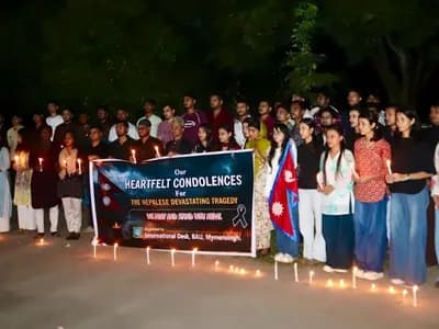 বাংলাদেশ কৃষি বিশ্ববিদ্যালয়ে নেপালি শিক্ষার্থীদের মোমবাতি প্রজ্বালন ও এক মিনিট নীরবতা পালন
