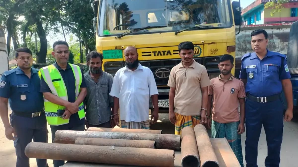 ত্রিশালে নির্মাণসামগ্রী লুটের ঘটনায় গ্রেপ্তার ৮, ট্রাক ও পাইপ উদ্ধার