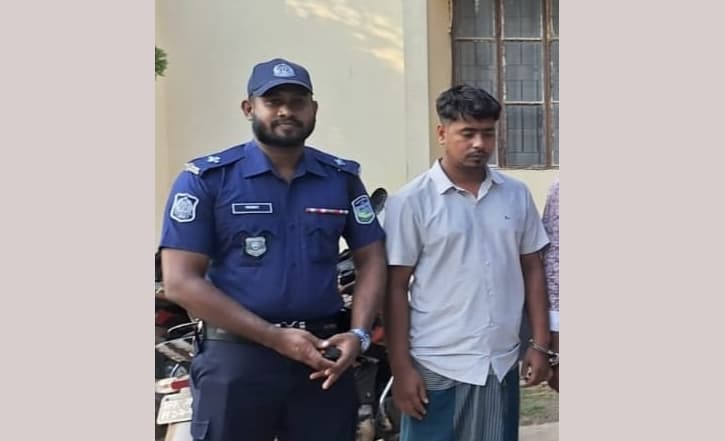 ঈশ্বরগঞ্জে ‘ক্যাসিনো সম্রাট’ সিরাজুল গ্রেপ্তার, জব্দ স্মার্টফোন ও অ্যাপের স্ক্রিনশট