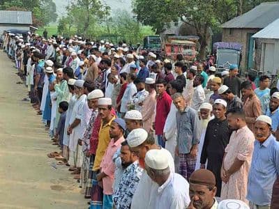 ময়মনসিংহে সড়ক দুর্ঘটনা : একই পরিবারের চার প্রজন্মের দাফন, এলাকায় শোকের ছায়া
