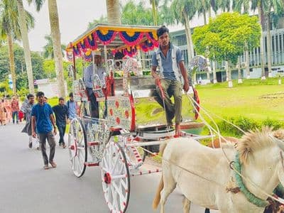 বাকৃবিতে ৩৮ বছরের শিক্ষকতা শেষে অধ্যাপকের রাজকীয় বিদায়