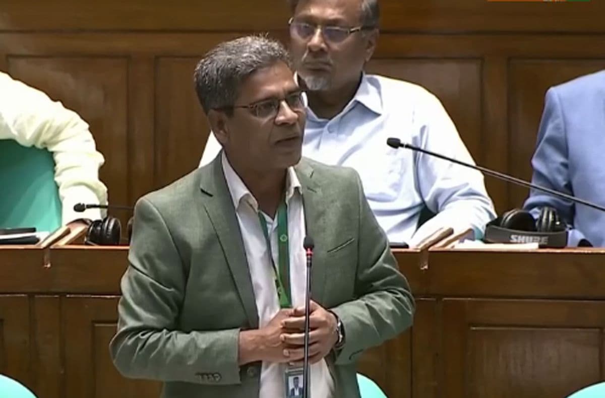 আগে চড়তেন রিকশায় এখন প্রাডোতে জুলাই চেতনা বিক্রি করেন : সংসদে আক্তারুজ্জামান বাচ্চু