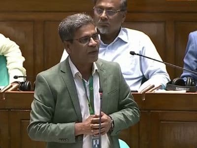 আগে চড়তেন রিকশায় এখন প্রাডোতে জুলাই চেতনা বিক্রি করেন : সংসদে আক্তারুজ্জামান বাচ্চু