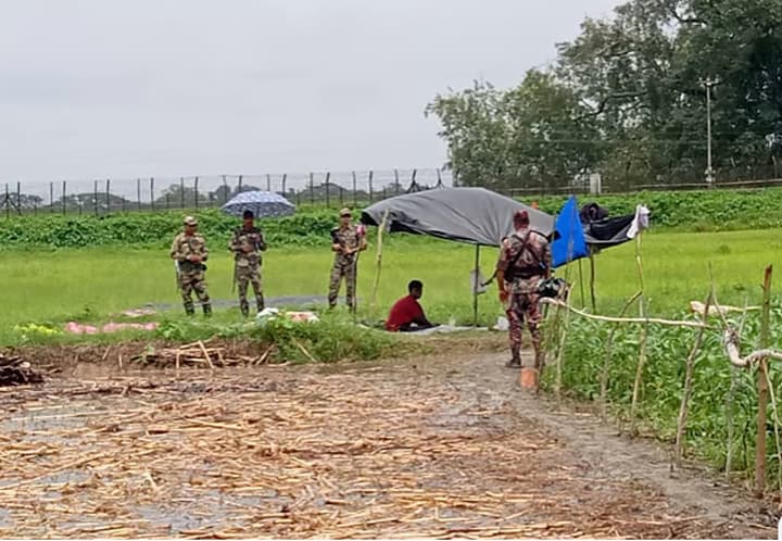৭ দিন ধরে রৌমারীর শূন্যরেখায় পাঁচজন খোলা আকাশের নিচে 