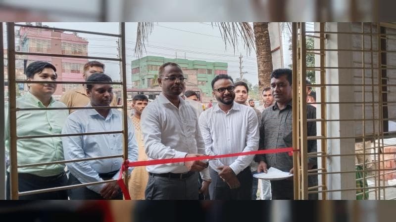 ভালুকায় হবিরবাড়ী ইউনিয়ন ভূমি অফিস পরিদর্শনে জেলা প্রশাসক
