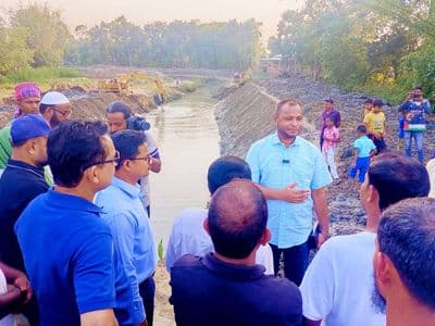 মুক্তাগাছায় সিংড়ার খাল পুনঃখনন কর্মসূচি পরিদর্শন করলেন জেলা প্রশাসক