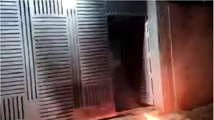 গফরগাঁওয়ে ছাত্রদলের সাবেক আহ্বায়কের বাড়ির গেটের সামনে বিস্ফোরণ