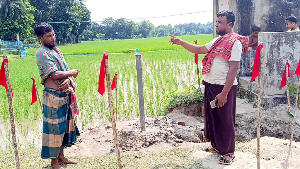 হালুয়াঘাটে গভীর নলকূপ স্থাপনের পর বুদ্‌বুদ ; প্রাকৃতিক গ্যাস নাকি মিথেন ?