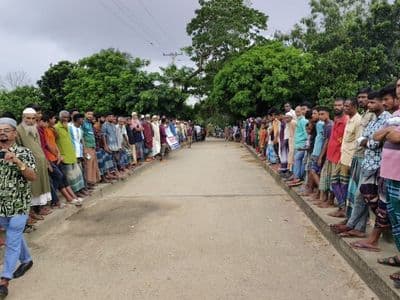 হালুয়াঘাটে প্রতিবন্ধীকে ধর্ষণের অভিযোগ, আসামি গ্রেপ্তারের দাবিতে মানববন্ধন 