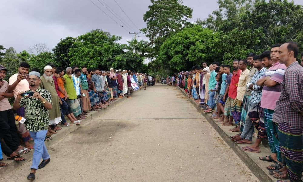 হালুয়াঘাটে প্রতিবন্ধীকে ধর্ষণের অভিযোগ, আসামি গ্রেপ্তারের দাবিতে মানববন্ধন 