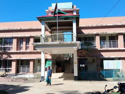 হালুয়াঘাট উপজেলা ভূমি অফিসে সার্ভেয়ার না থাকায় সেবাগ্রহীতাদের ভোগান্তি