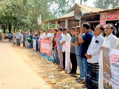 মাদক কারবারের বিরোধীতাকারি ১১ জনের মামলা  প্রত্যাহারের দাবিতে মানববন্ধন