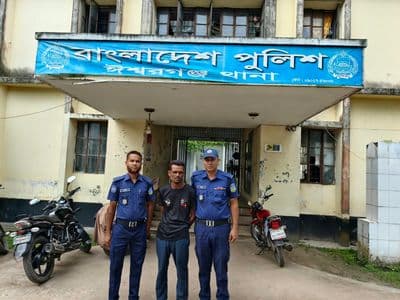 ঈশ্বরগঞ্জে ঘুমন্ত মেয়েকে ধর্ষণের অভিযোগে বাবা গ্রেপ্তার 