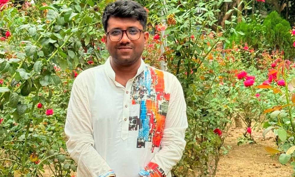 দাঁড়িয়ে থাকা ট্রাকে প্রাইভেট কারের ধাক্কায় বিচারক নিহত