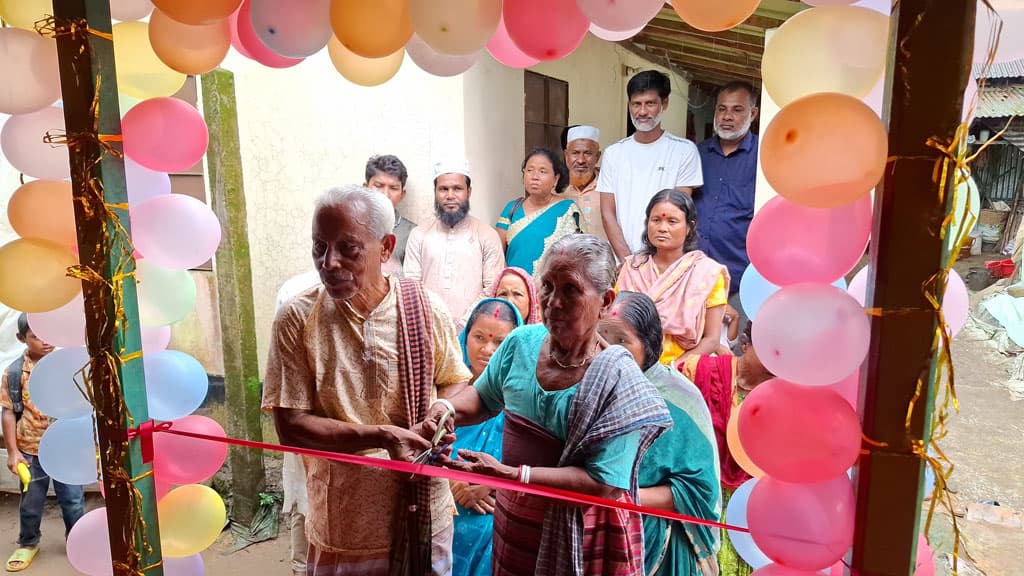 ডেপুটি স্পিকারের উপহারের ঘরে দুঃখ ঘুচল আদিবাসী দম্পতির
