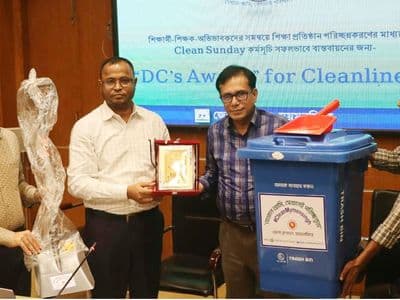 ময়মনসিংহে ডিসি’র পরিচ্ছন্নতা পুরস্কার পেলো ১৪ শিক্ষা প্রতিষ্ঠান