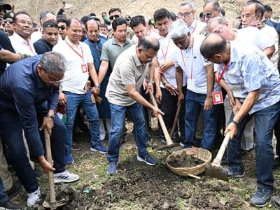 বাবার স্মৃতি বিজড়িত শার্শার উলসী খাল পুনঃখনন করলেন প্রধানমন্ত্রী