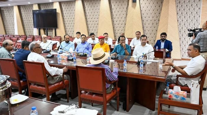 স্বাধীন গণমাধ্যমের জন্য নীতিমালা প্রণয়নে সম্পাদকদের সহযোগিতা চান প্রধানমন্ত্রী