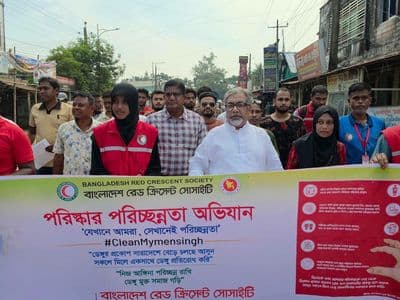 ডেঙ্গু প্রতিরোধে হালুয়াঘাটে রেড ক্রিসেন্টের কার্যক্রমে অংশ নিলেন এমরান সালেহ প্রিন্স
