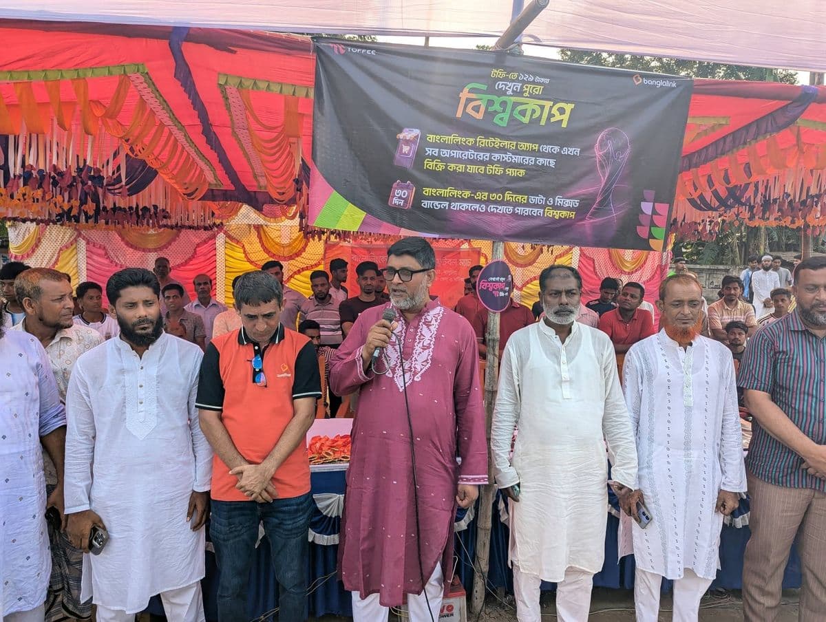 দাপুনিয়ায় বাংলালিংকের প্রীতি ফুটবল ম্যাচের উদ্বোধন করলেন মসিক প্রশাসক