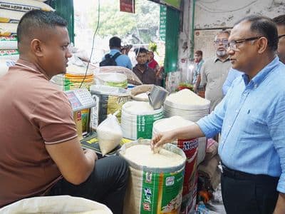 কমেছে আদা, রসুন ও পেঁয়াজের দাম, মূল্য তালিকা টানানোর নির্দেশ বস্ত্র ও পাট প্রতিমন্ত্রীর