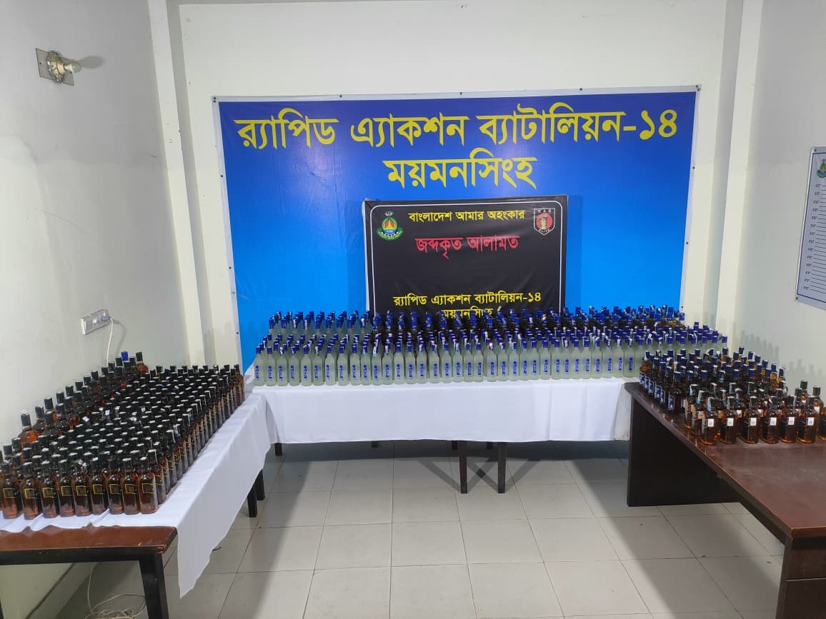 র‌্যাব-১৪ এর অভিযানে ৬০৭ বোতল বিদেশী মদসহ ৩ মাদক কারবারি গ্রেফতার