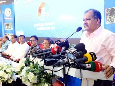 চক্রান্ত না করে দেশ গড়ার কাজে আত্মনিয়োগ করুন : তথ্যমন্ত্রী