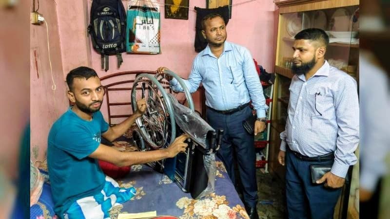 দুর্ঘটনায় ২ পা হারানো সাগরের পাশে ময়মন‌সিংহ জেলা প্রশাসন