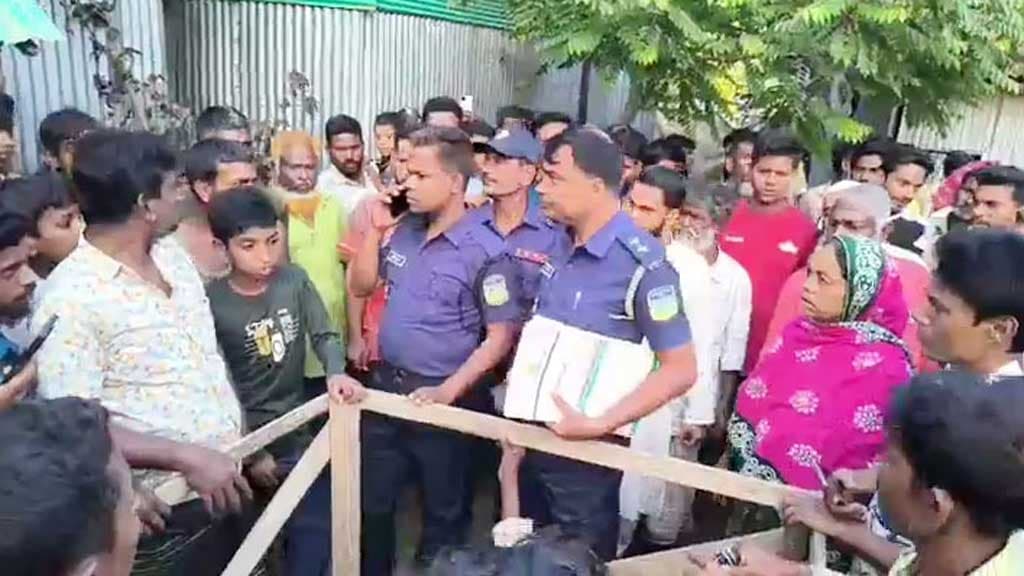 শেরপুরে নিখোঁজ শিশুর লাশ মিলল প্রতিবেশীর টয়লেটে, আটক ৩