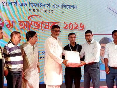 গৃহিনীদের প্রতি সিটি প্রশাসকের অনুরোধ : বাসার বর্জ্য ড্রেনে ফেলবেন না