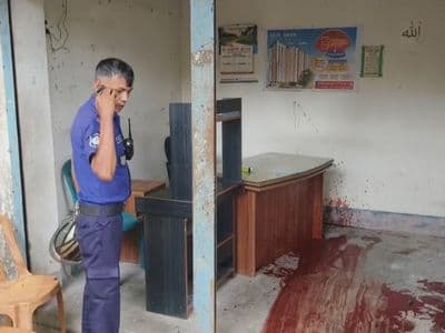 ময়মনসিংহে পাসপোর্ট অফিসের সামনে প্রকাশ্যে কলেজ ছাত্রকে কুপিয়ে হত্যা