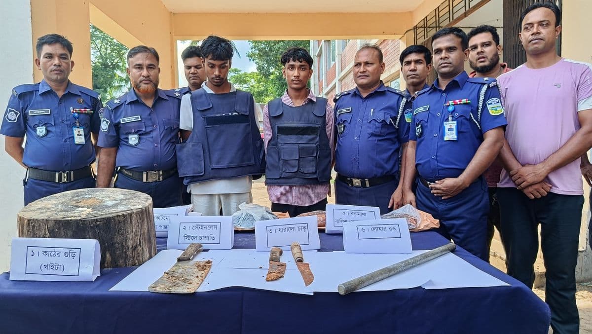 গরুর মাংস কাটার 'খাইট্টা’য় ১৫ টুকরা করা হয় সেই কাস্টমস কর্মীর লাশ