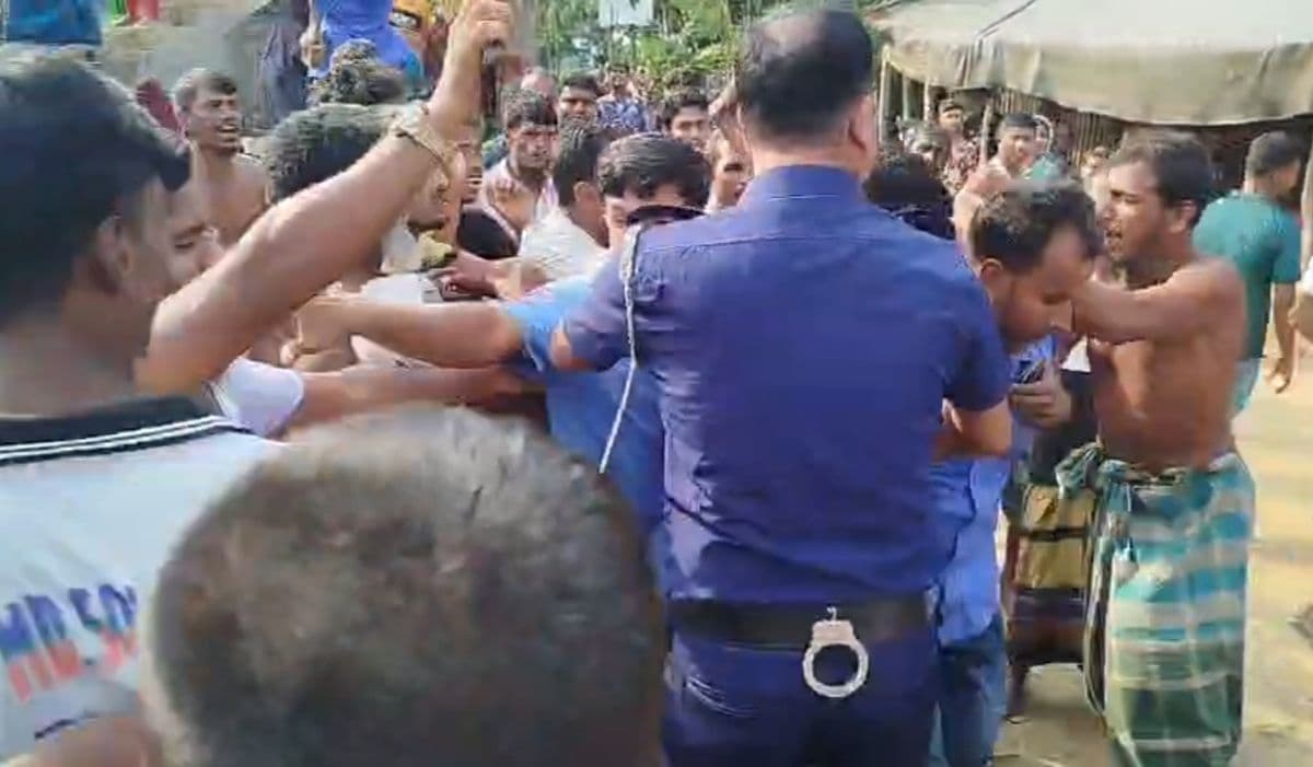 ফুলবাড়ীয়ায় পল্লী বিদ্যুতের তারে শিশুর মৃত্যু, ডিজিএমসহ ৪ কর্মী অবরুদ্ধ