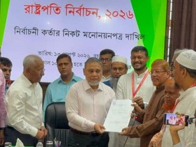 রাষ্ট্রপতি নির্বাচন: ১১ দলীয় ঐক্যের প্রার্থী অলি আহমদের মনোনয়নপত্র জমা