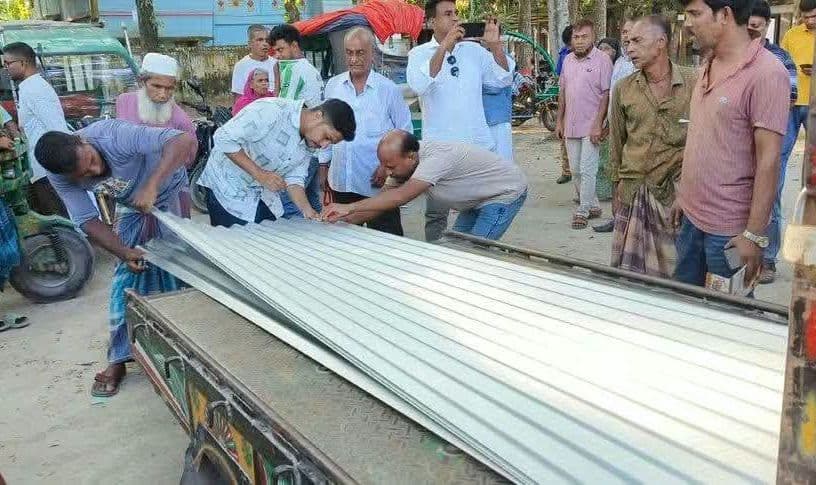 নান্দাইলে ৩১টি পূজা মণ্ডপে ঢেউটিন ও আর্থিক অনুদান প্রদান