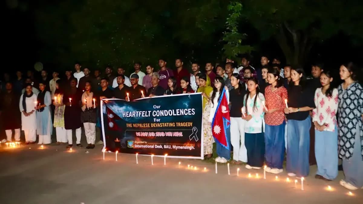 বাংলাদেশ কৃষি বিশ্ববিদ্যালয়ে নেপালি শিক্ষার্থীদের মোমবাতি প্রজ্বালন ও এক মিনিট নীরবতা পালন