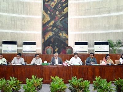 অপপ্রচার রোধে দায়িত্বশীল হওয়ার আহ্বান তথ্য মন্ত্রণালয় সম্পর্কিত স্থায়ী কমিটির