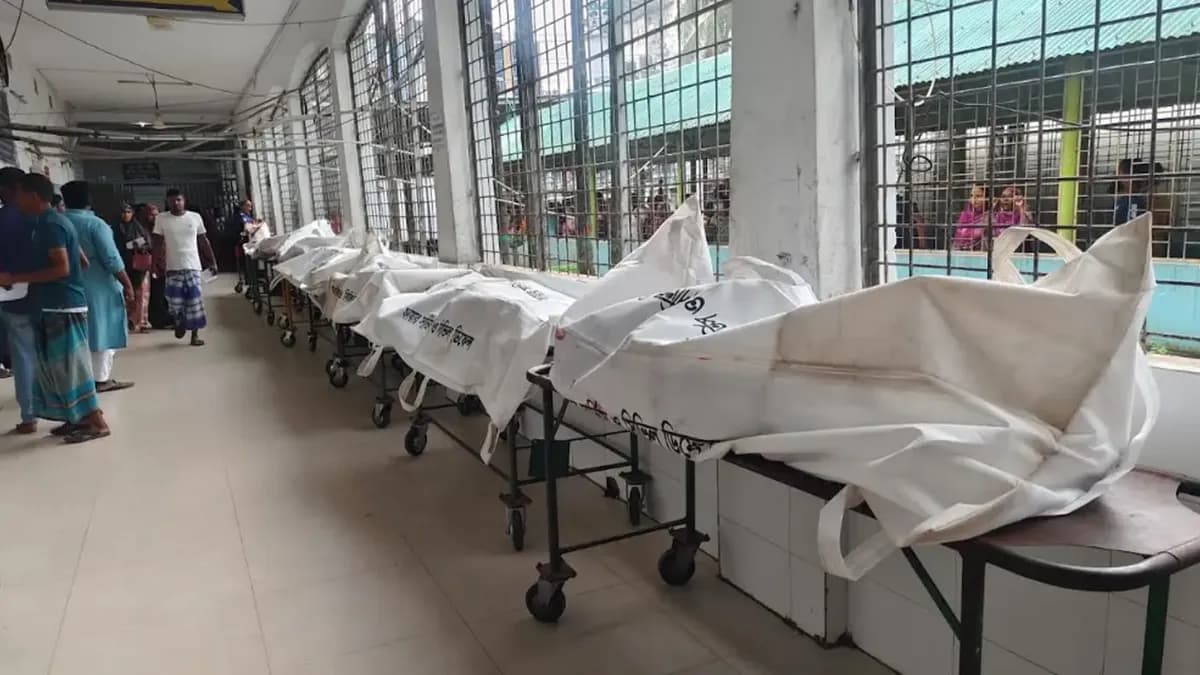 ময়মনসিংহে বাসের ধাক্কায় নিহত ৭ জনের পরিচয় পাওয়া গেছে