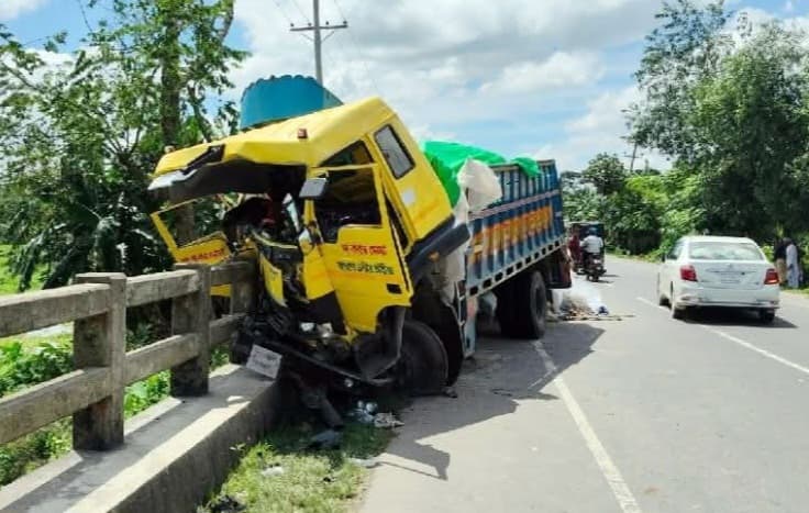 নান্দাইলে দূর্ঘটনায় ট্রাক চালক নিহত